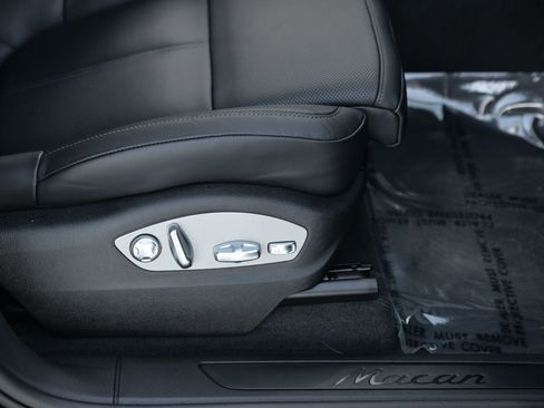 Certified 2025 Porsche Macan image 22