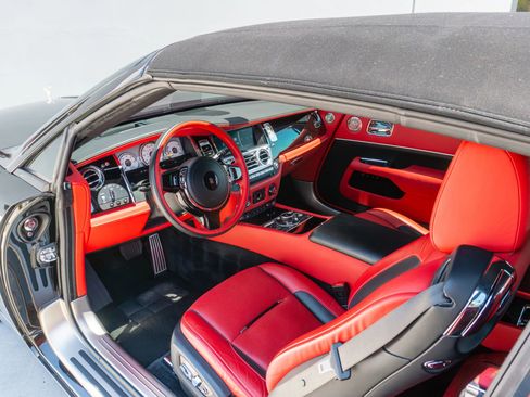 Used 2019 Rolls-Royce Dawn RWD image 84