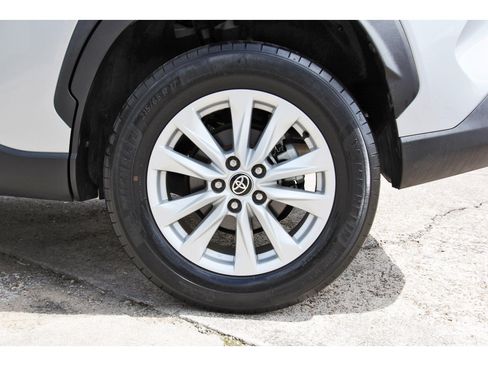 Used 2022 Toyota Corolla Cross LE w/ Moonroof Package FWD image 36