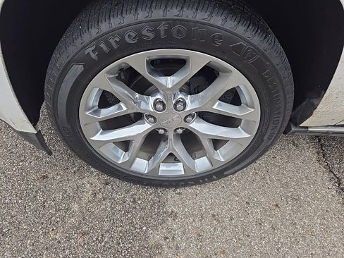 Used 2020 GMC Yukon Denali w/ Denali Premium Package image 10