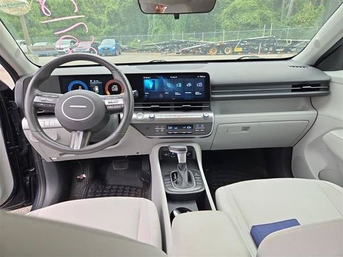 Used 2025 Hyundai Kona SEL FWD image 4