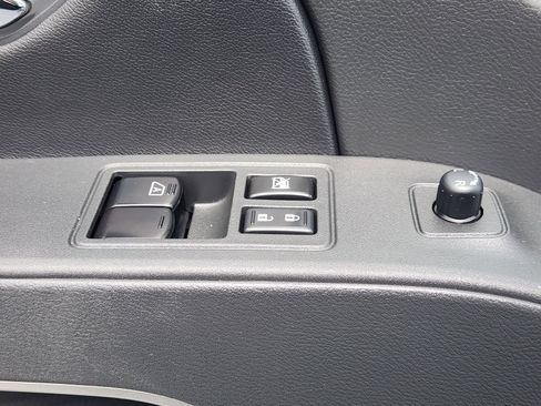 Used 2025 Nissan Frontier SV RWD image 27