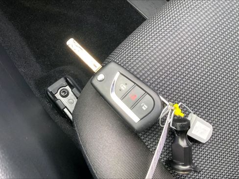 Used 2025 Toyota RAV4 LE AWD/4WD image 14