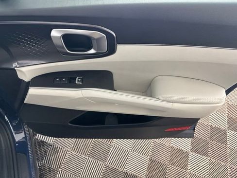 Certified 2025 Kia Sorento S w/ Panoramic Sunroof Package FWD image 21