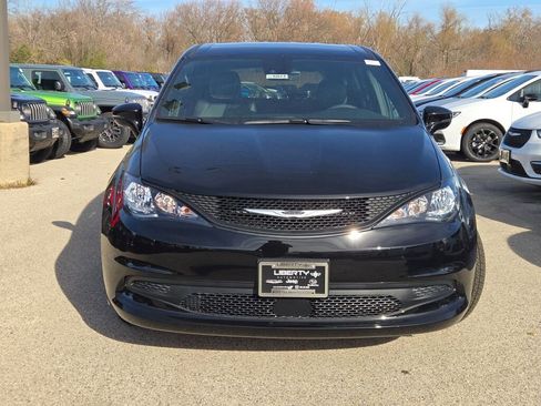 New 2026 Chrysler Voyager LX image 4