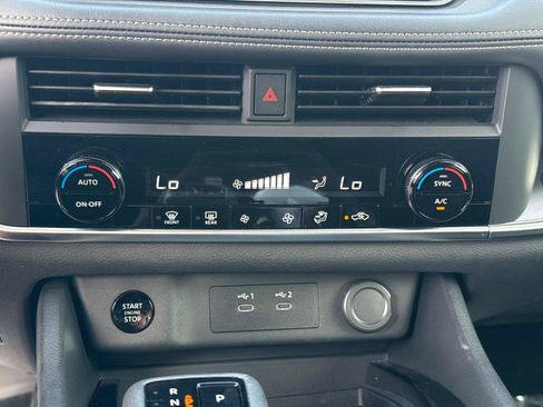 Used 2024 Nissan Rogue SV FWD image 26
