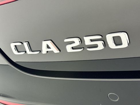 Used 2023 Mercedes-Benz CLA 250 4MATIC image 9