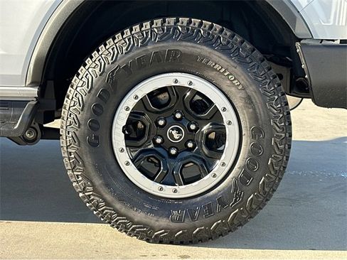 New 2025 Ford Bronco Outer Banks w/ Sasquatch Package image 40