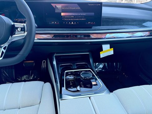 New 2026 BMW i7 xDrive60 w/ Premium Package image 19