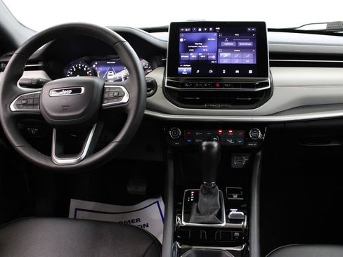 Used 2025 Jeep Compass Limited AWD/4WD image 9