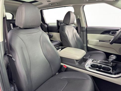 Used 2024 Kia Carnival SX Prestige image 41