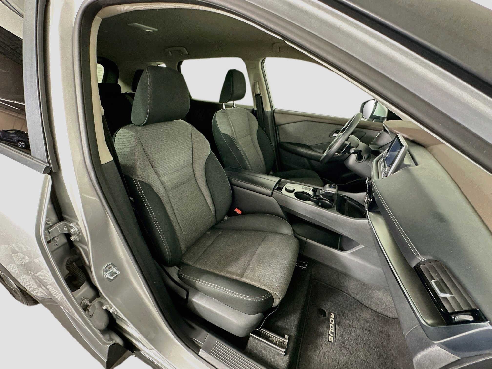 Used 2022 Nissan Rogue SV AWD/4WD image 31