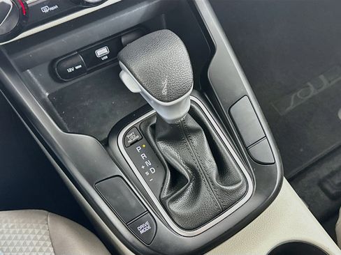 Used 2025 Kia Soul LX w/ LX Technology Package FWD image 24