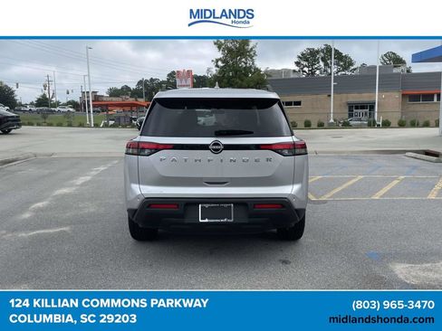 Used 2025 Nissan Pathfinder SV FWD image 5