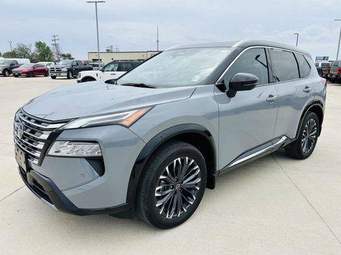 Used 2024 Nissan Rogue Platinum image 36