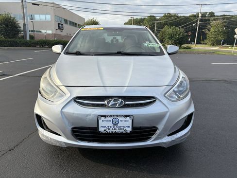 Used 2017 Hyundai Accent SE FWD image 2