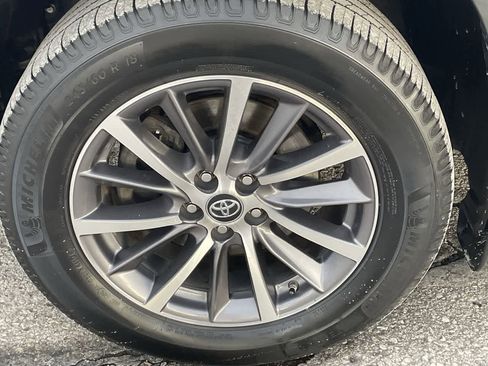 Used 2019 Toyota Highlander XLE image 39