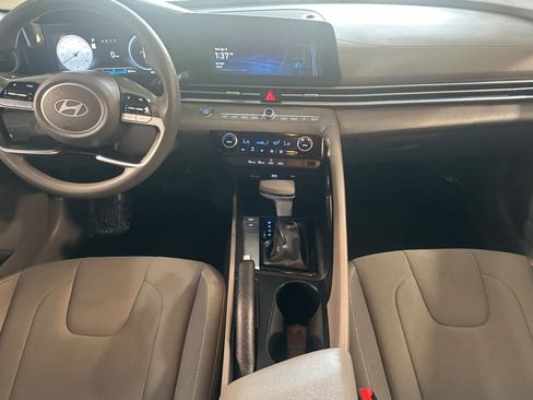 Used 2024 Hyundai Elantra SEL FWD image 4