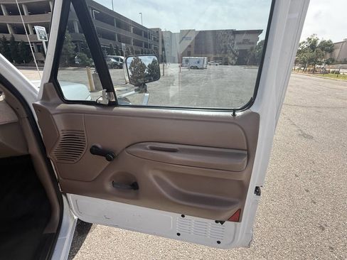 Used 1996 Ford Bronco XLT image 24