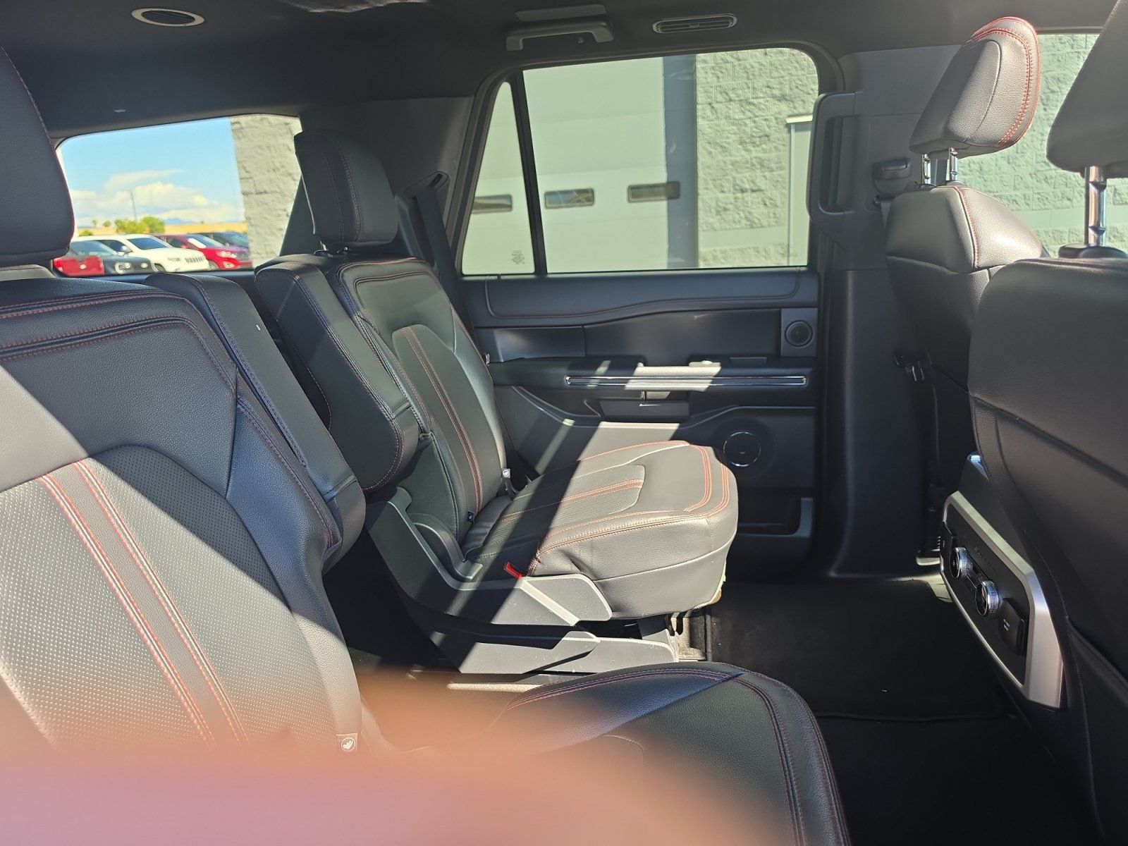 Used 2024 Ford Expedition Limited AWD/4WD image 29