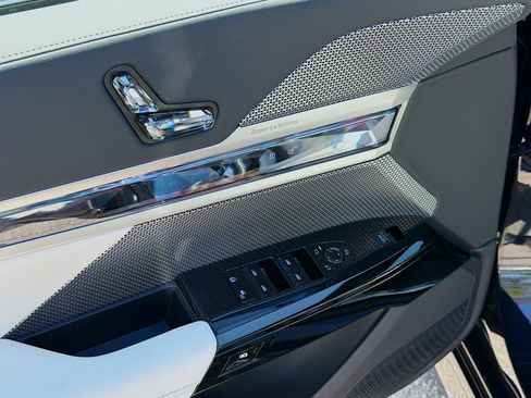 New 2026 BMW 760i xDrive image 23