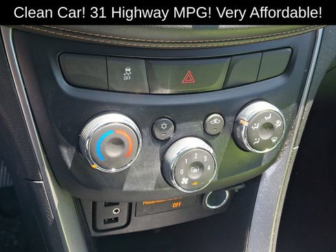 Used 2019 Chevrolet Trax LT w/ LT Convenience Package FWD image 17