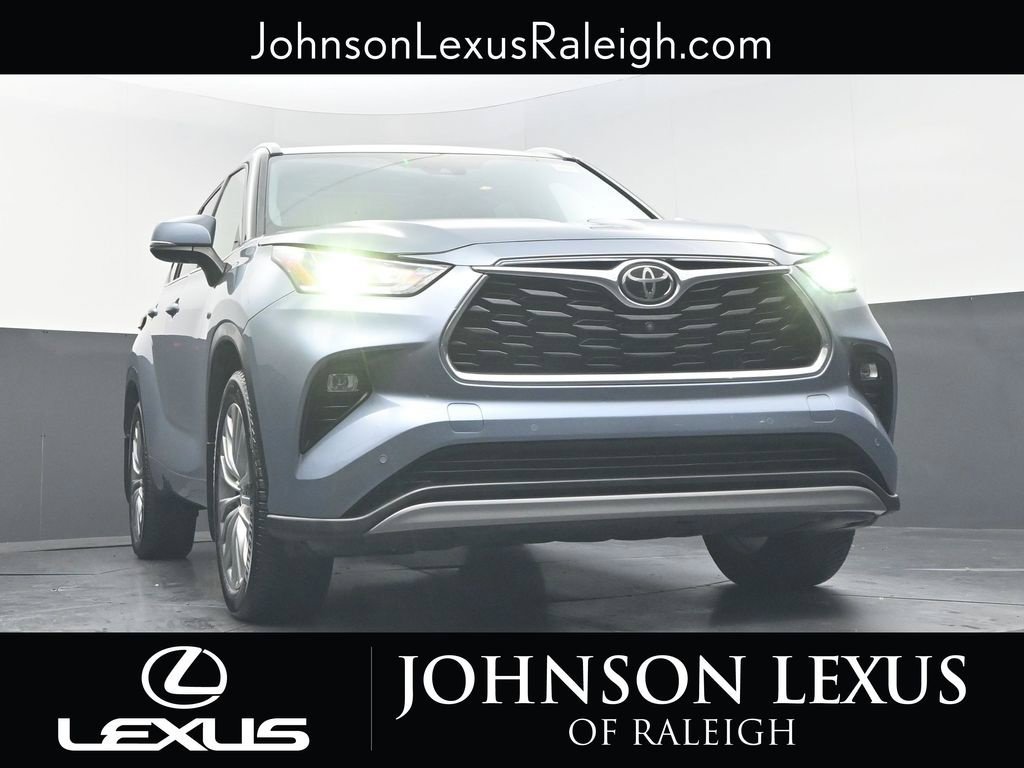Used 2021 Toyota Highlander Platinum AWD/4WD image 16