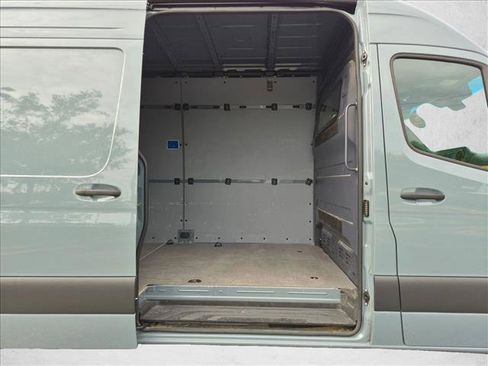 Used 2024 Mercedes-Benz Sprinter 2500 image 18