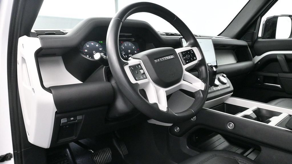 Used 2025 Land Rover Defender 110 S AWD/4WD image 5