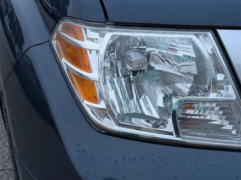 Used 2019 Nissan Frontier Desert Runner image 9