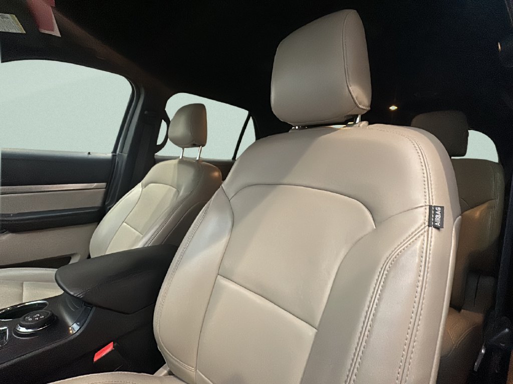 Used 2019 Ford Explorer XLT w/ Equipment Group 202A AWD/4WD image 12