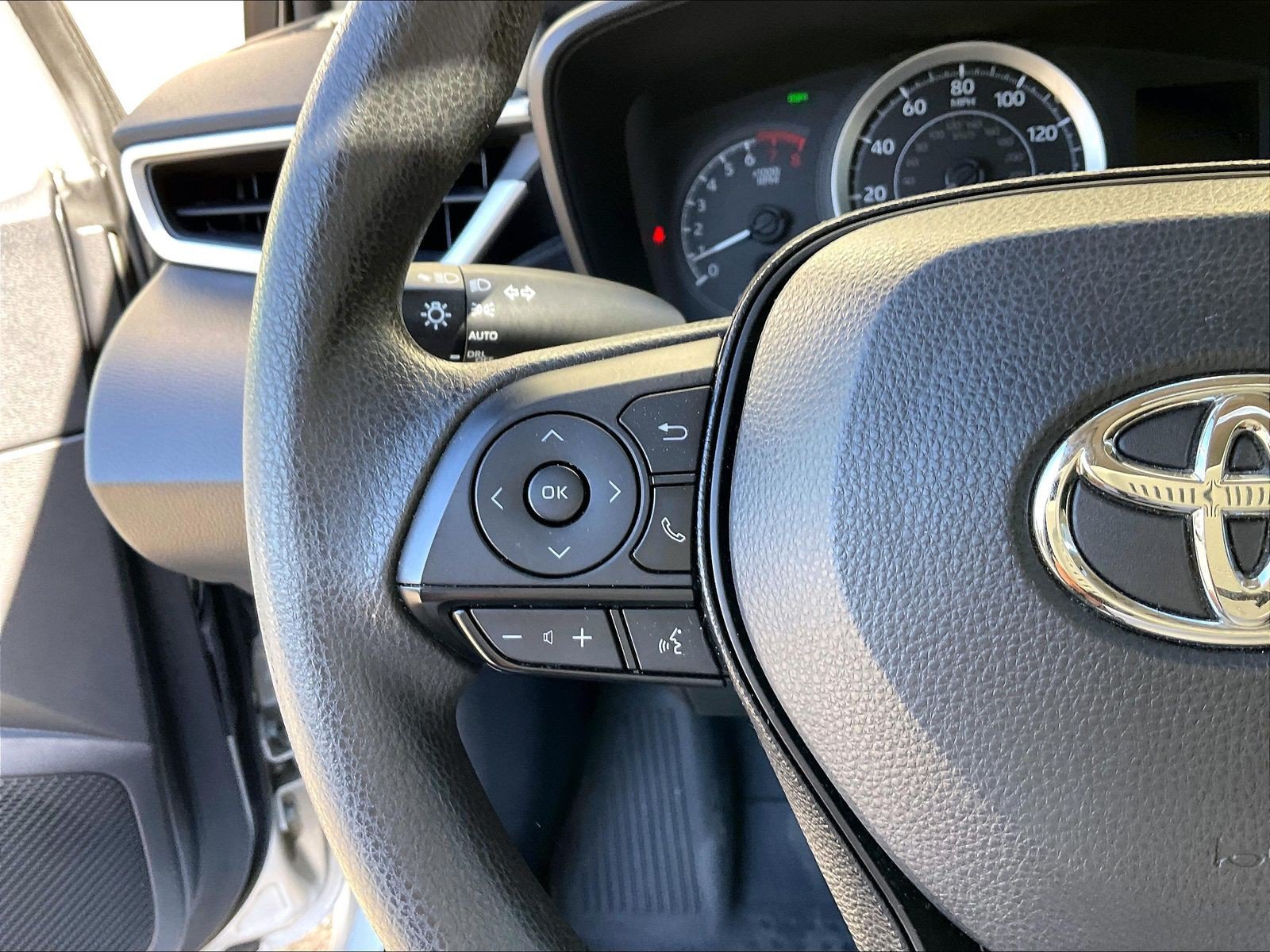 Used 2020 Toyota Corolla LE w/ LE Premium Package FWD image 18