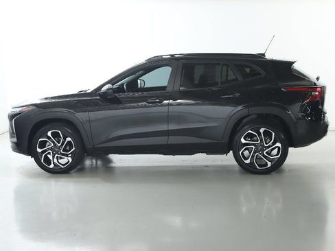 Used 2025 Chevrolet Trax RS w/ Sunroof Package FWD image 38