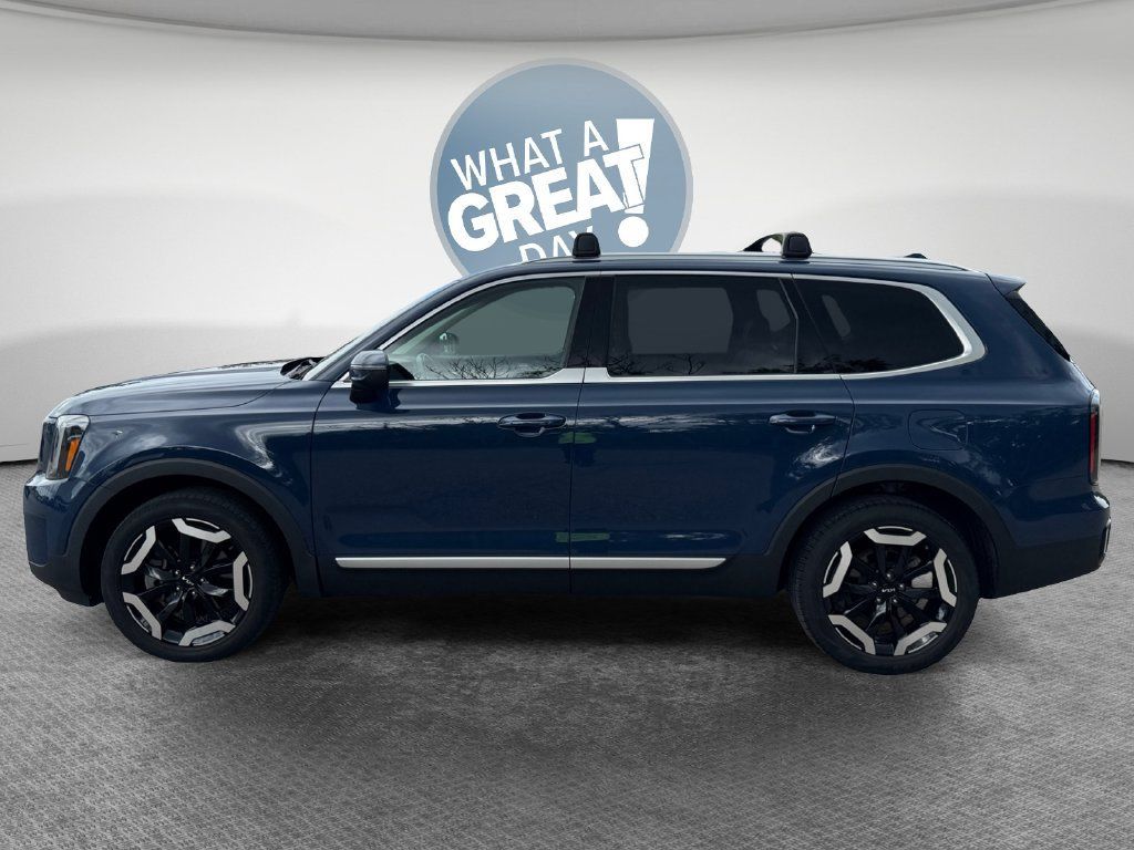Used 2024 Kia Telluride EX w/ EX Captain's Chair Package AWD/4WD image 7