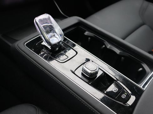 Used 2025 Volvo XC90 B6 Plus image 28