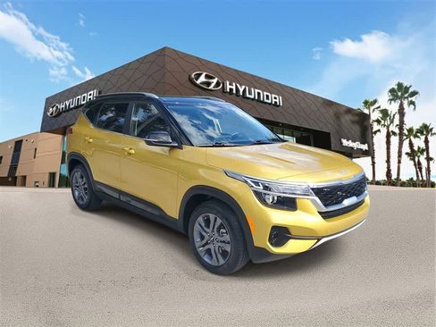 Used 2023 Kia Seltos S w/ Navigation Package image 4