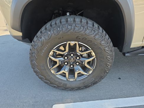 Certified 2024 Chevrolet Colorado ZR2 w/ Technology Package AWD/4WD image 32