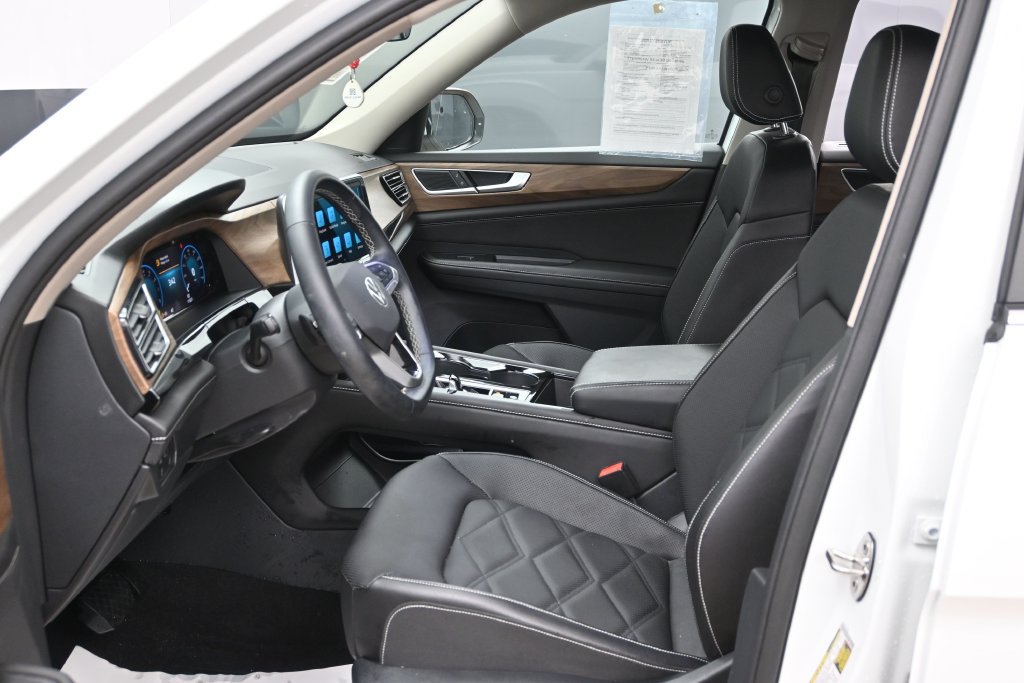 Used 2025 Volkswagen Atlas SE w/ Black Wheel Package AWD/4WD image 9