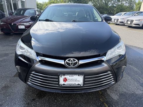 Used 2017 Toyota Camry XLE w/ Convenience Package FWD image 2