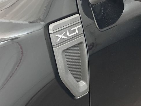 New 2025 Ford Maverick XLT w/ XLT Luxury Package FWD image 17