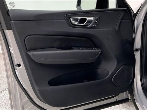 Certified 2025 Volvo XC60 B5 Plus image 24