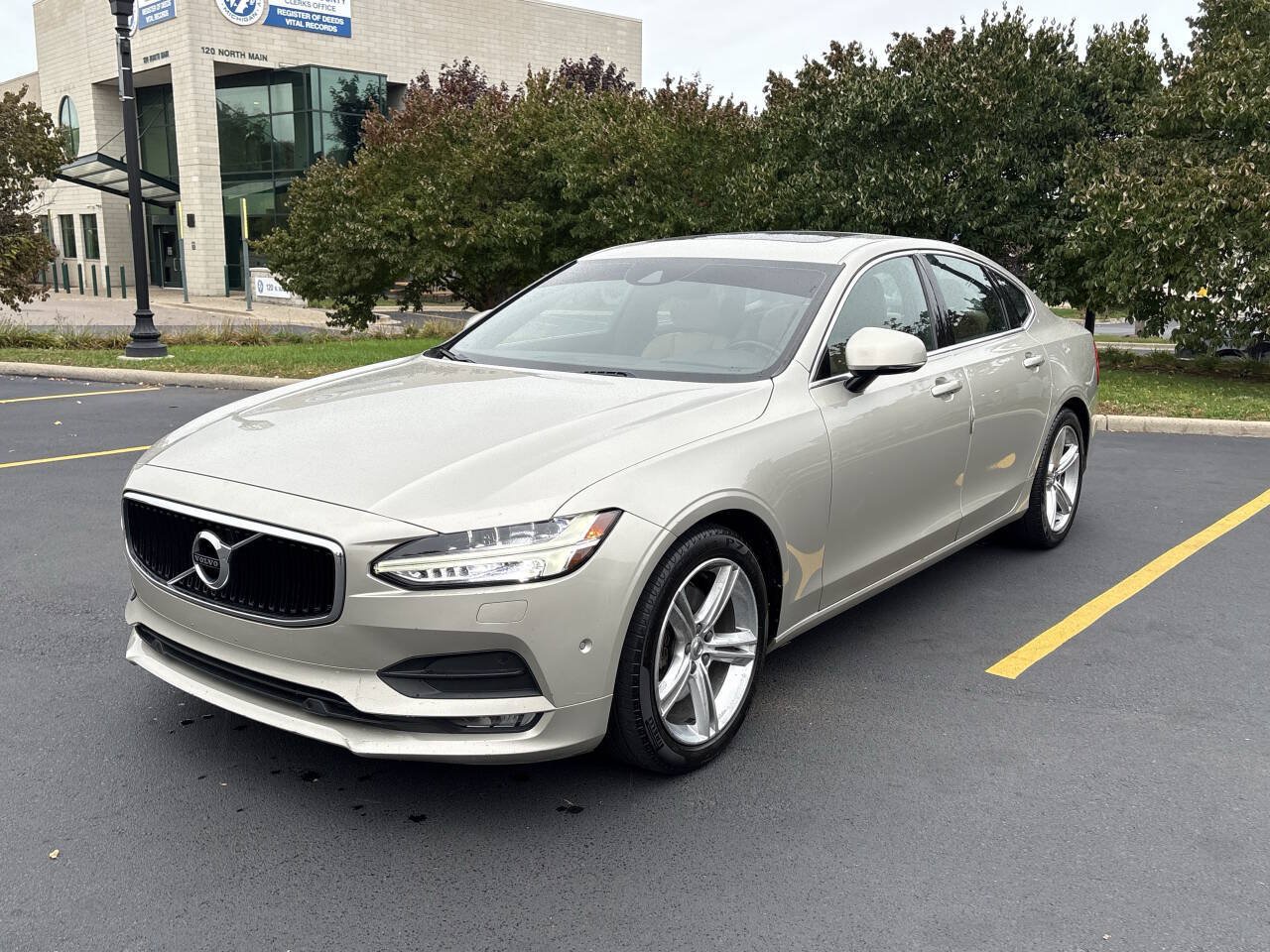 Used 2017 Volvo S90 T5 Momentum w/ Convenience Package FWD image 3