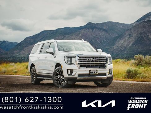 Used 2022 GMC Yukon XL SLT w/ SLT Premium Package AWD/4WD image 1
