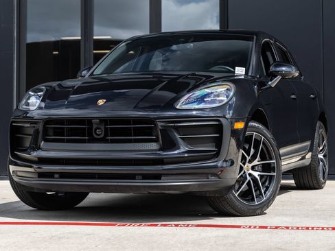Certified 2026 Porsche Macan AWD/4WD image 1