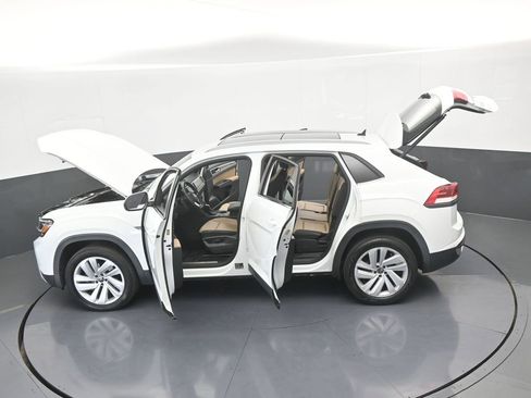 Used 2021 Volkswagen Atlas Cross Sport SE w/ Panoramic Sunroof Package image 70