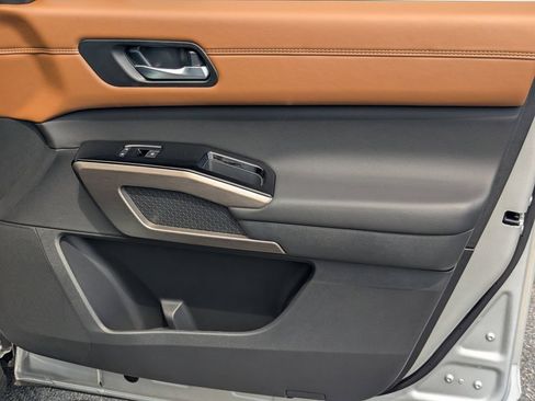 Certified 2025 Nissan Pathfinder Platinum w/ Cargo Package FWD image 13