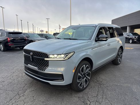 New 2026 Lincoln Navigator Reserve AWD/4WD image 3