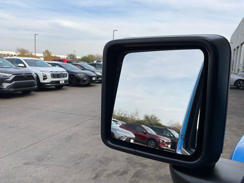 Used 2025 Jeep Gladiator Sport image 18