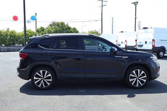 Used 2024 Volkswagen Taos SE FWD image 2