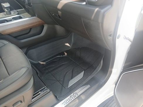 Used 2022 Chevrolet Silverado 1500 High Country w/ High Country Premium Package image 44